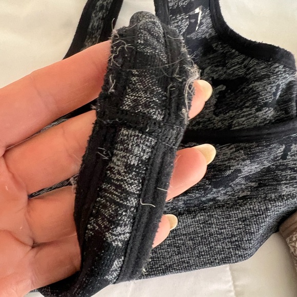 2 gymshark adapt camo bras - Picture 4 of 10